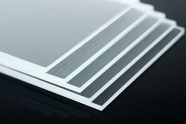 plaque plexiglass transparente