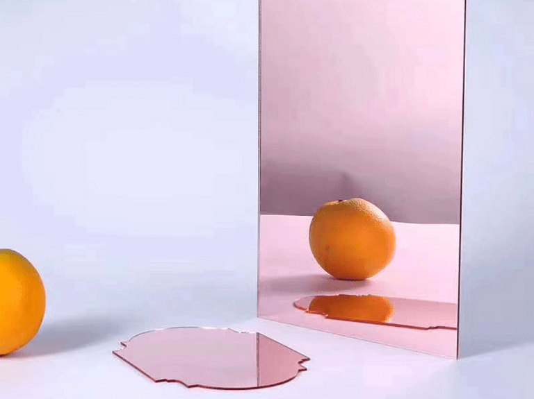 Comment est le miroir acrylique ?