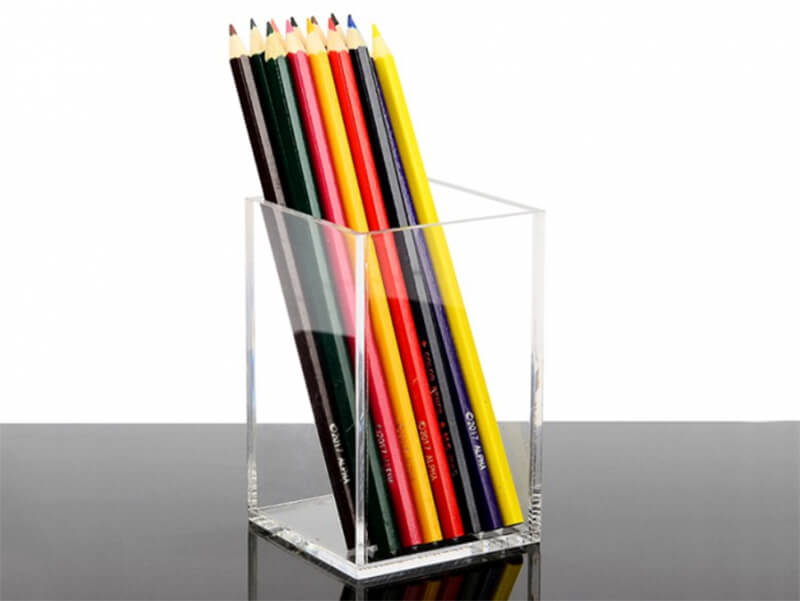 Porte-stylo en plexiglass
